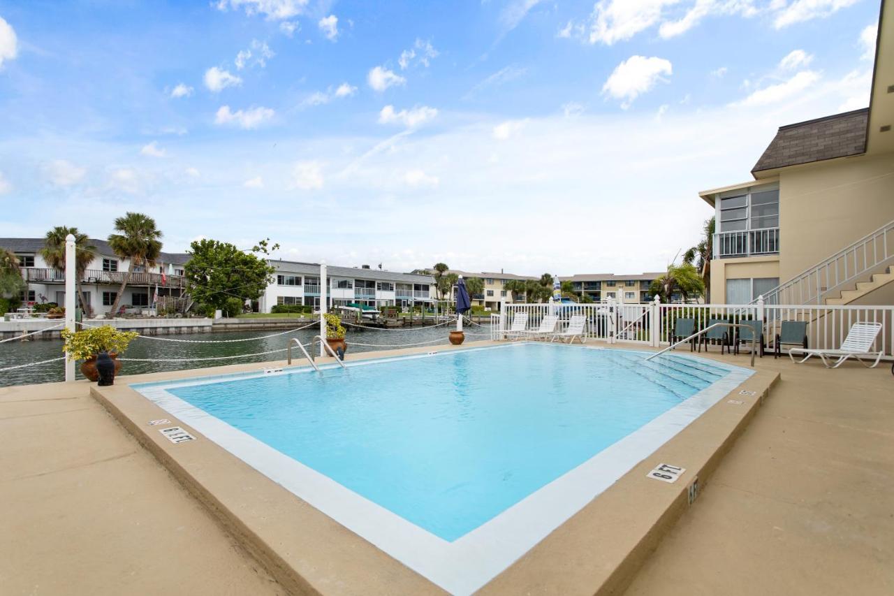 Апартаменти Funshine Pointe Capri Сент-Піт-Біч Екстер'єр фото