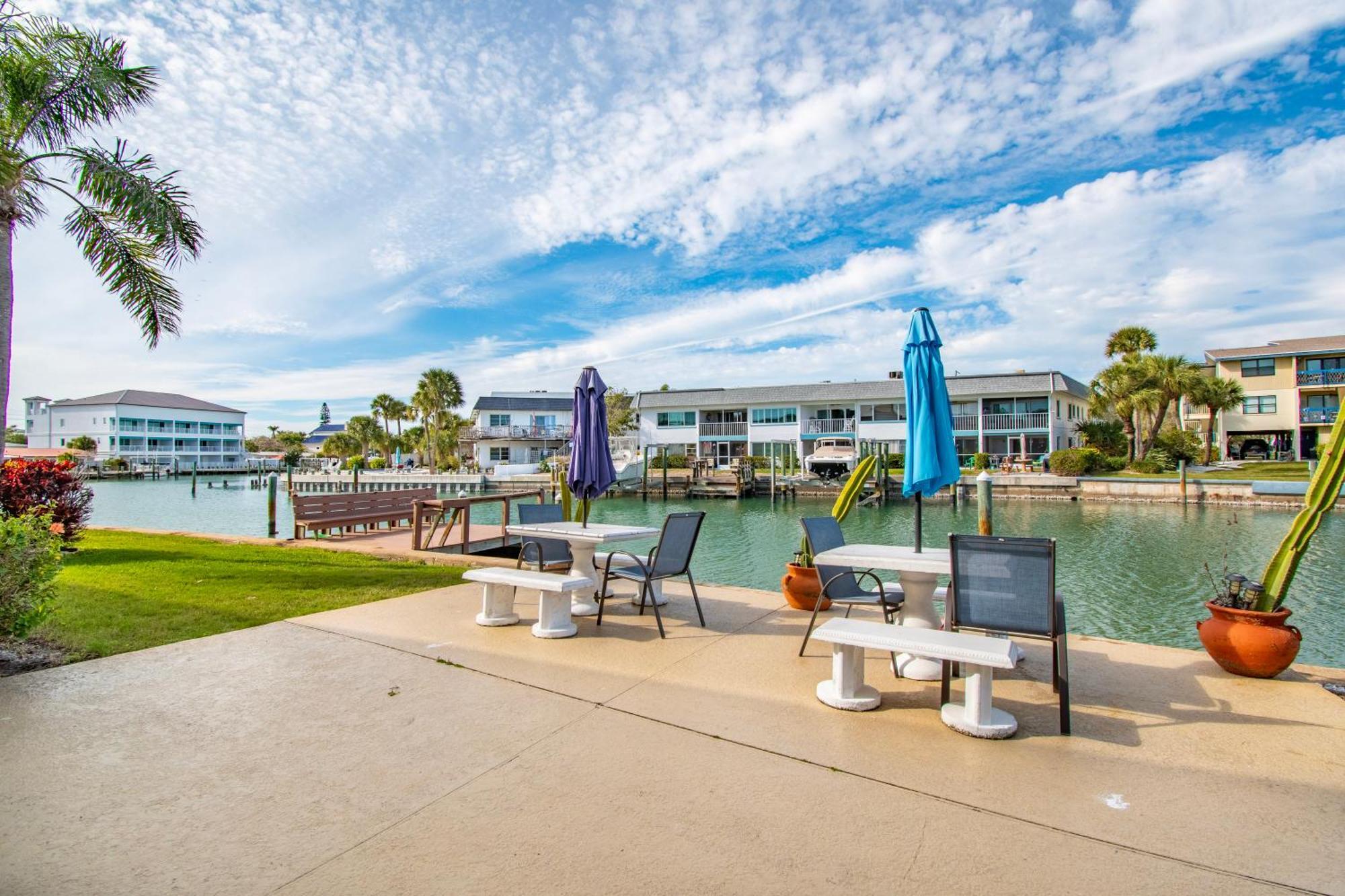 Апартаменти Funshine Pointe Capri Сент-Піт-Біч Екстер'єр фото